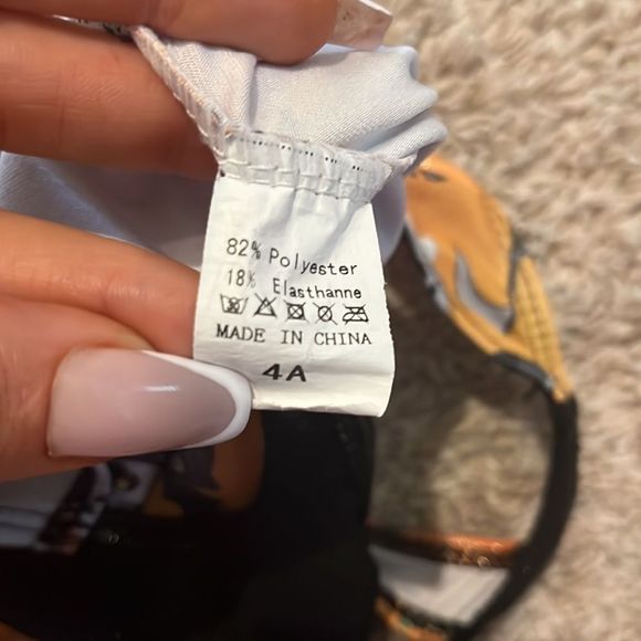 Child size 4 leotard no tears rips or piling. Only worn a few times . - Picture 4 of 4